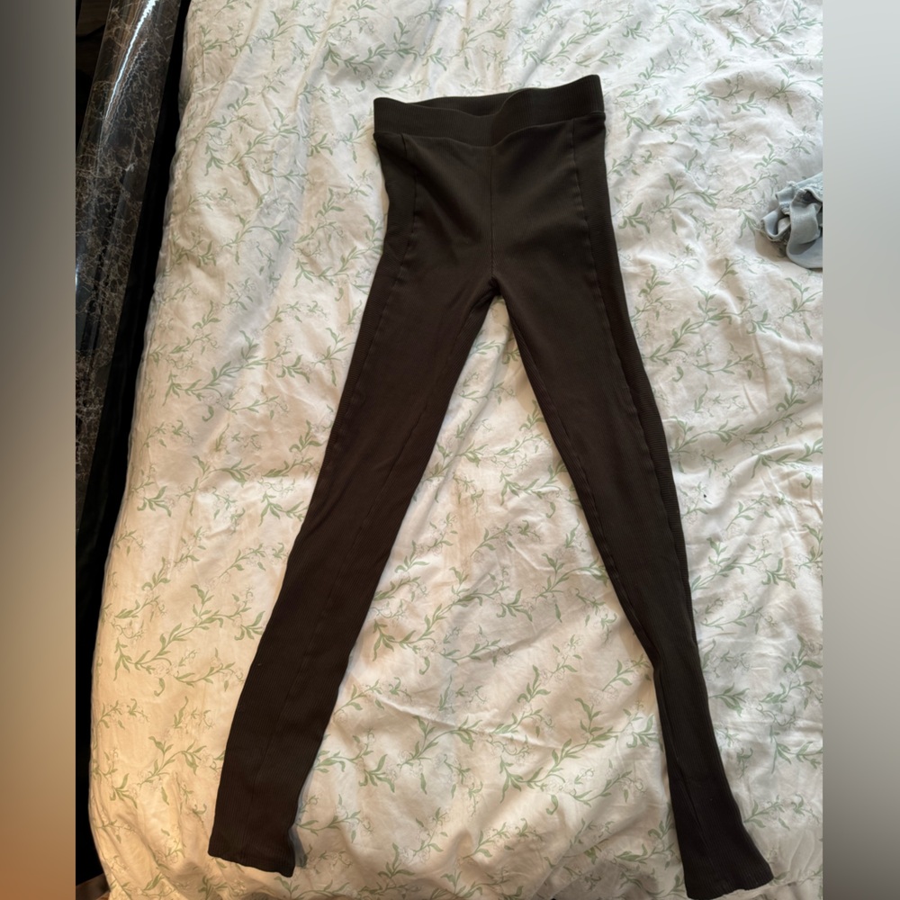 Naked Wardrobe SNATCHED ribbed leggings Olive green 🫒 size Medium